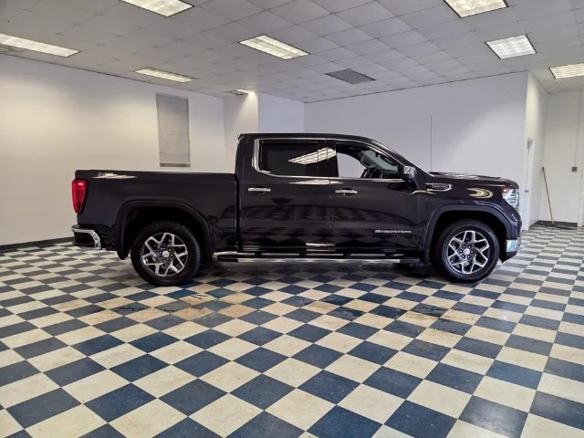Used 2023 TITANIUM RUSH METALLIC GMC SLT image 9
