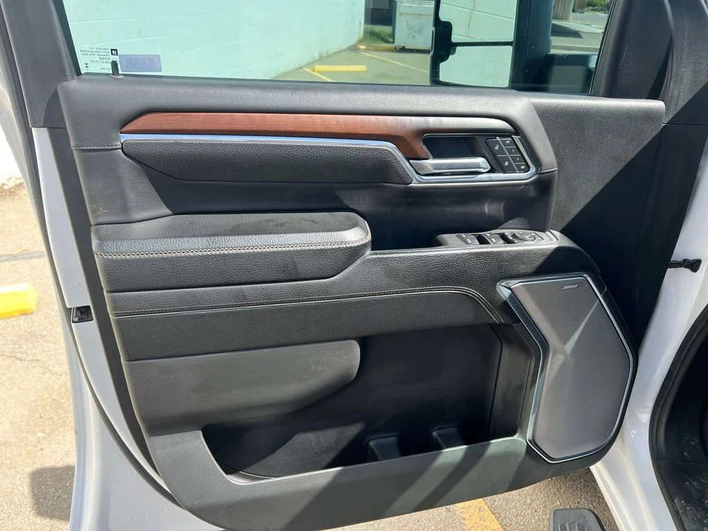 Used 2024 White Frost Tri-Coat GMC Denali image 6