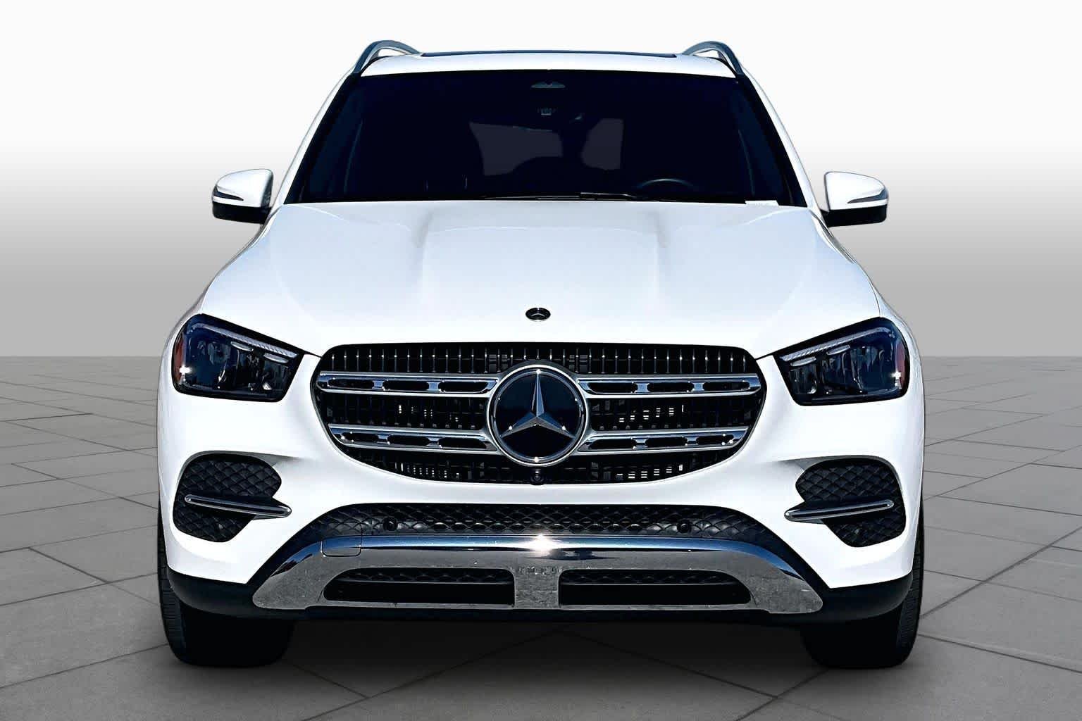 Certified Used 2025 MANUFAKTUR Moonlight White Metallic Mercedes-Benz GLE 450 image 4