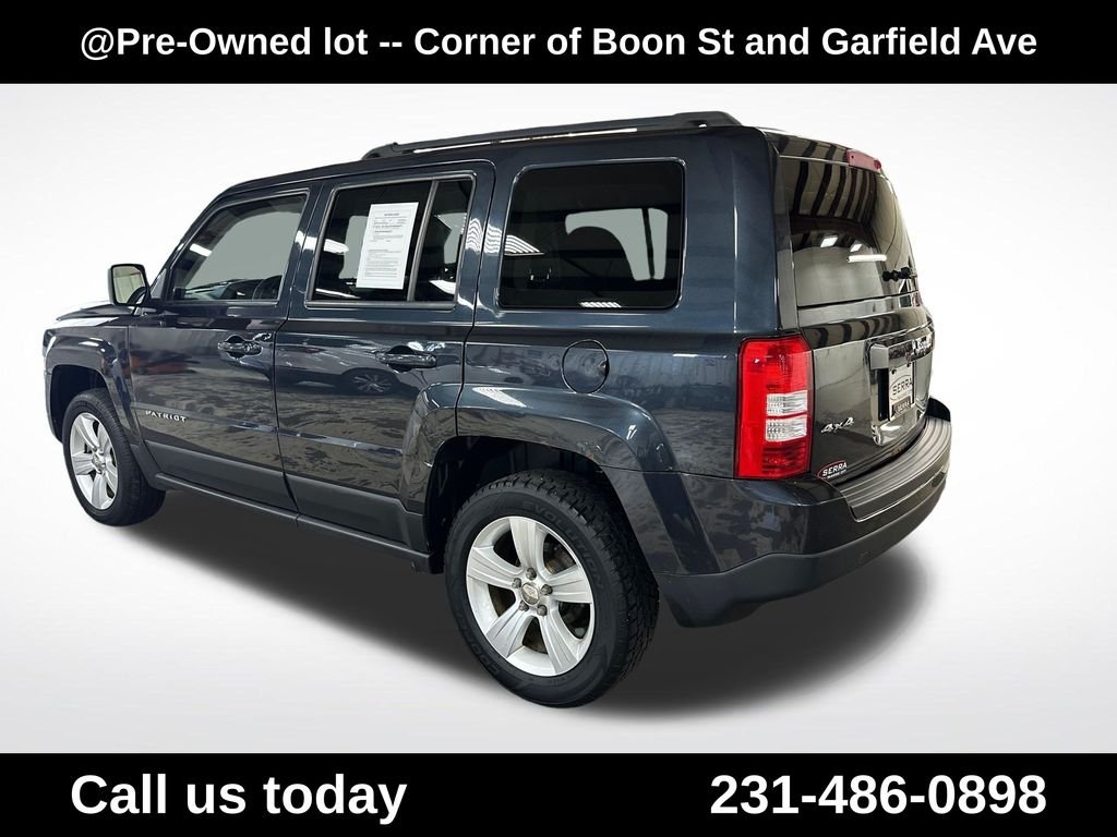 Used 2014 Gray Jeep Latitude image 3