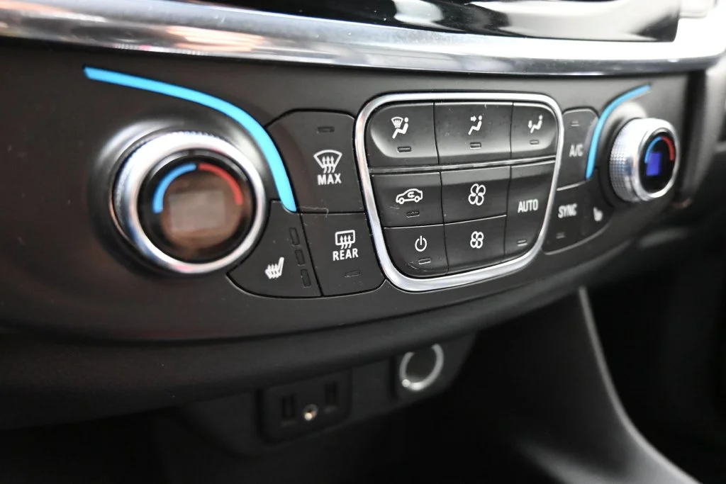 Used 2019 Silver Chevrolet 3LT image 21