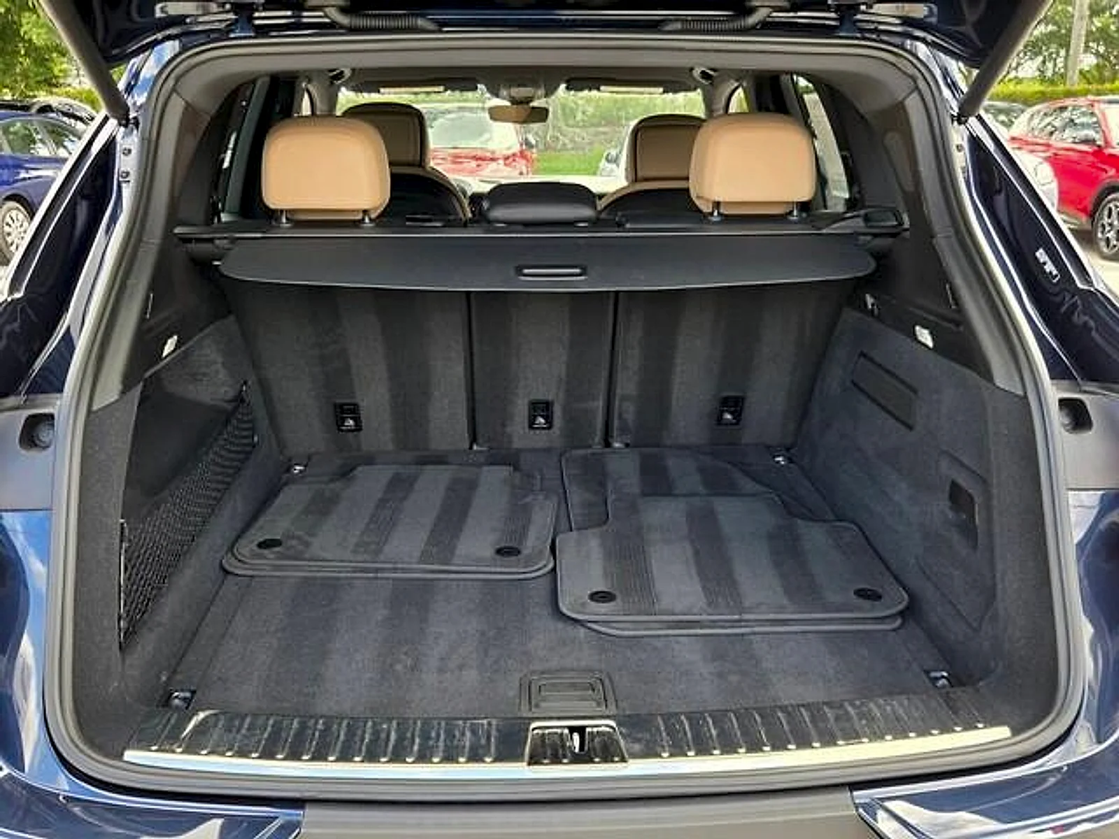 Used 2025  Porsche  image 13