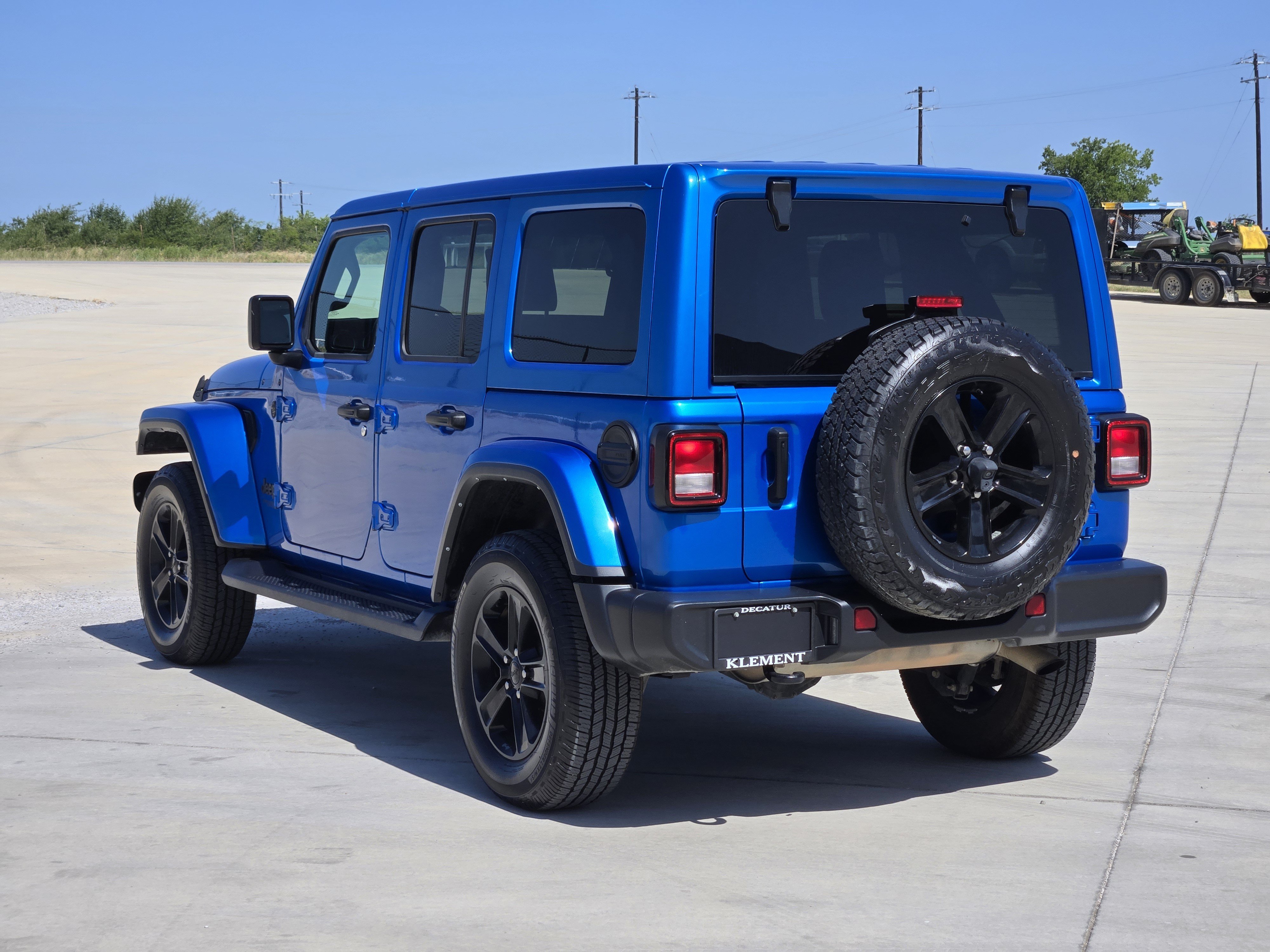 Used 2021 Hydro Blue Pearlcoat Jeep Unlimited Sahara Altitude image 6