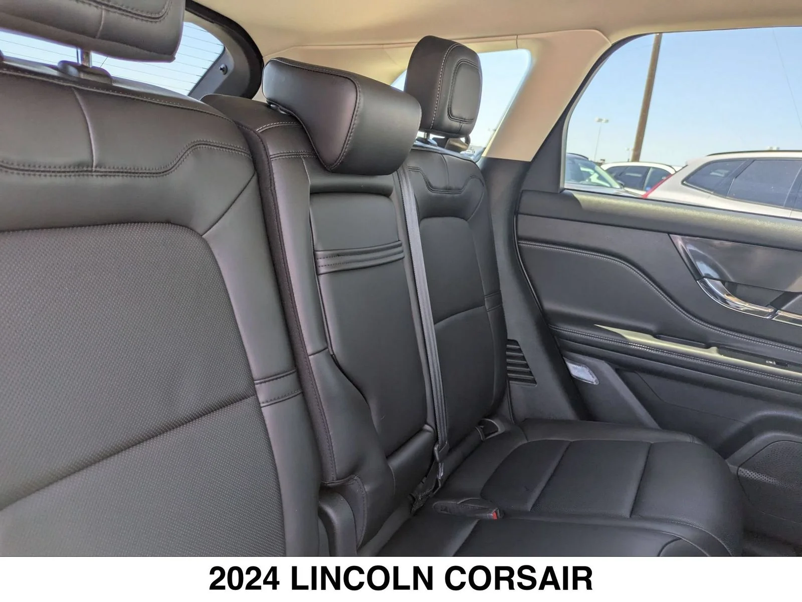 Used 2024 White Lincoln Grand Touring image 23