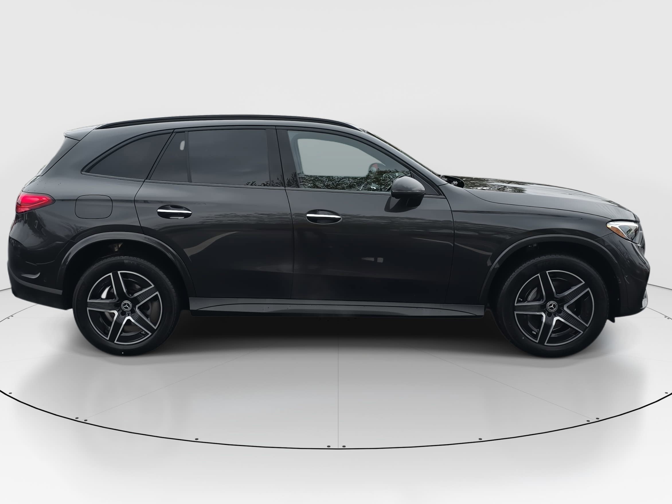 New 2026 Graphite Grey Metallic Mercedes-Benz GLC300 image 4