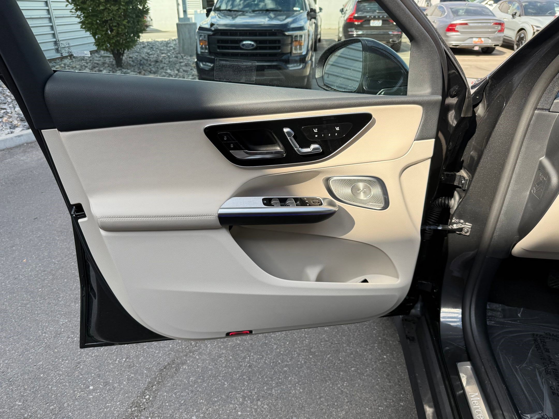 New 2026 Graphite Grey Metallic Mercedes-Benz GLC 300 image 25