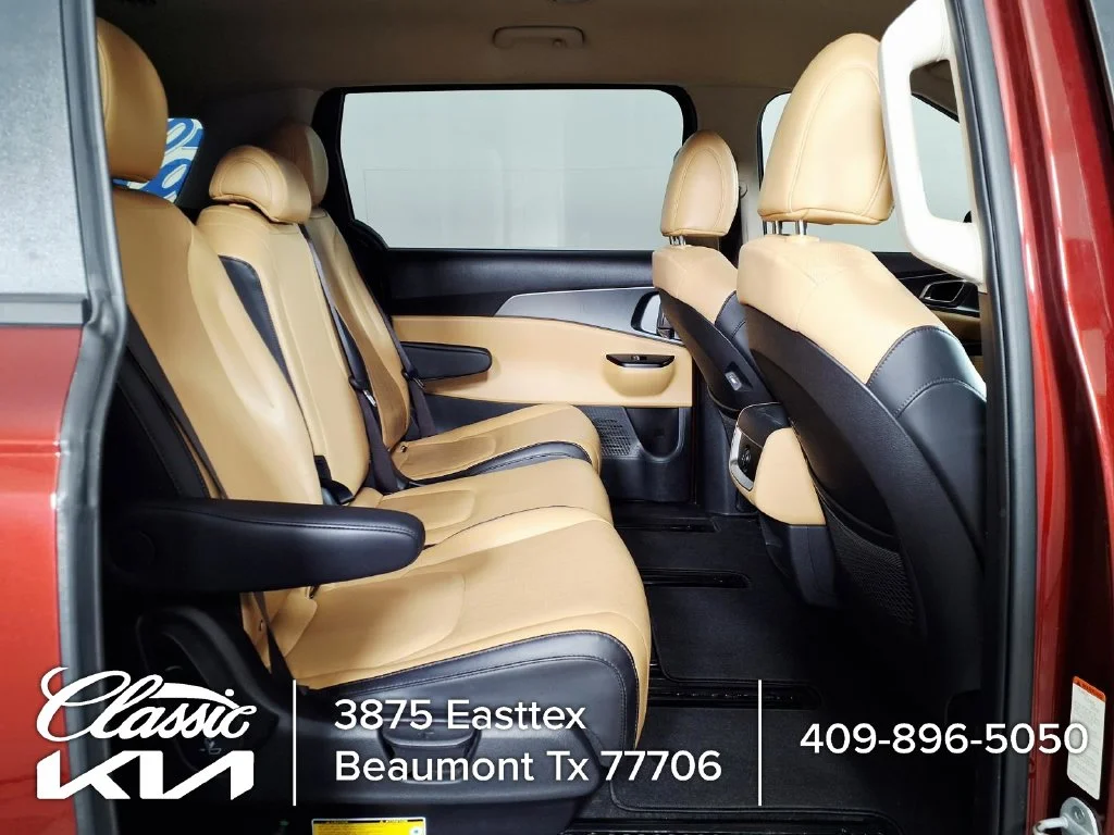 Used 2023 Red Kia LX Seat Package image 11