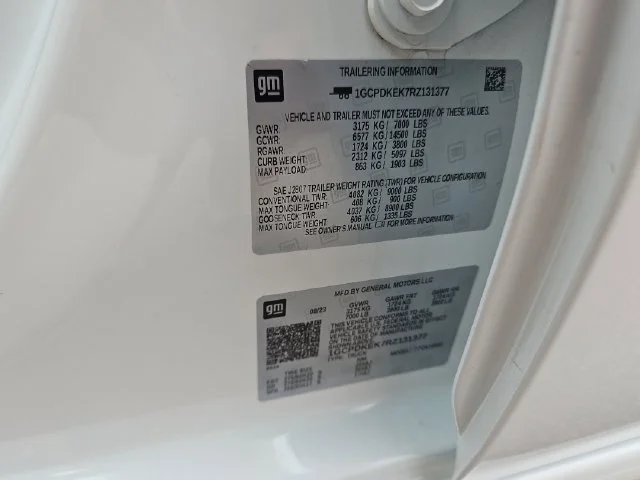Used 2024 Summit White Chevrolet LT (2FL) image 29