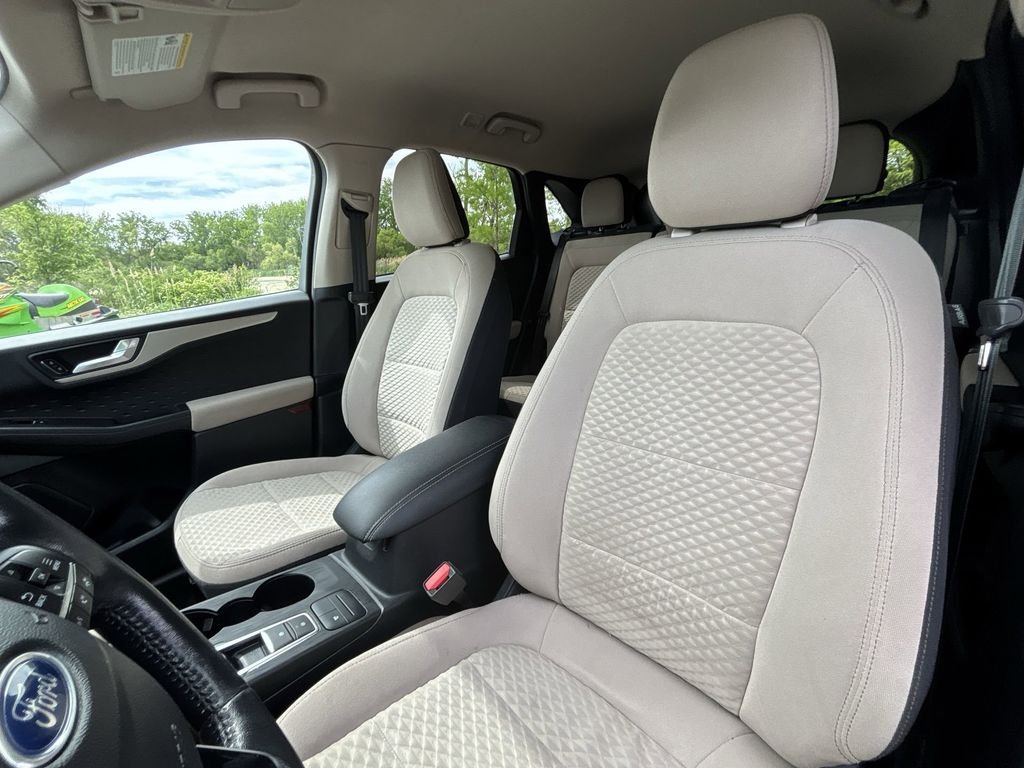 Used 2020 Silver Ford SE Sport image 13