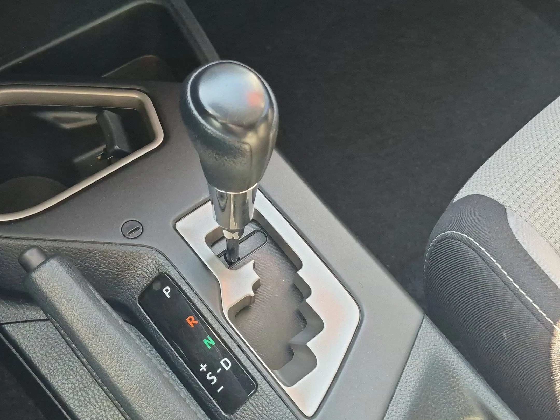 Used 2018 Silver Sky Metallic Toyota XLE image 23