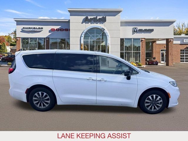 Used 2024 White Chrysler Select image 7