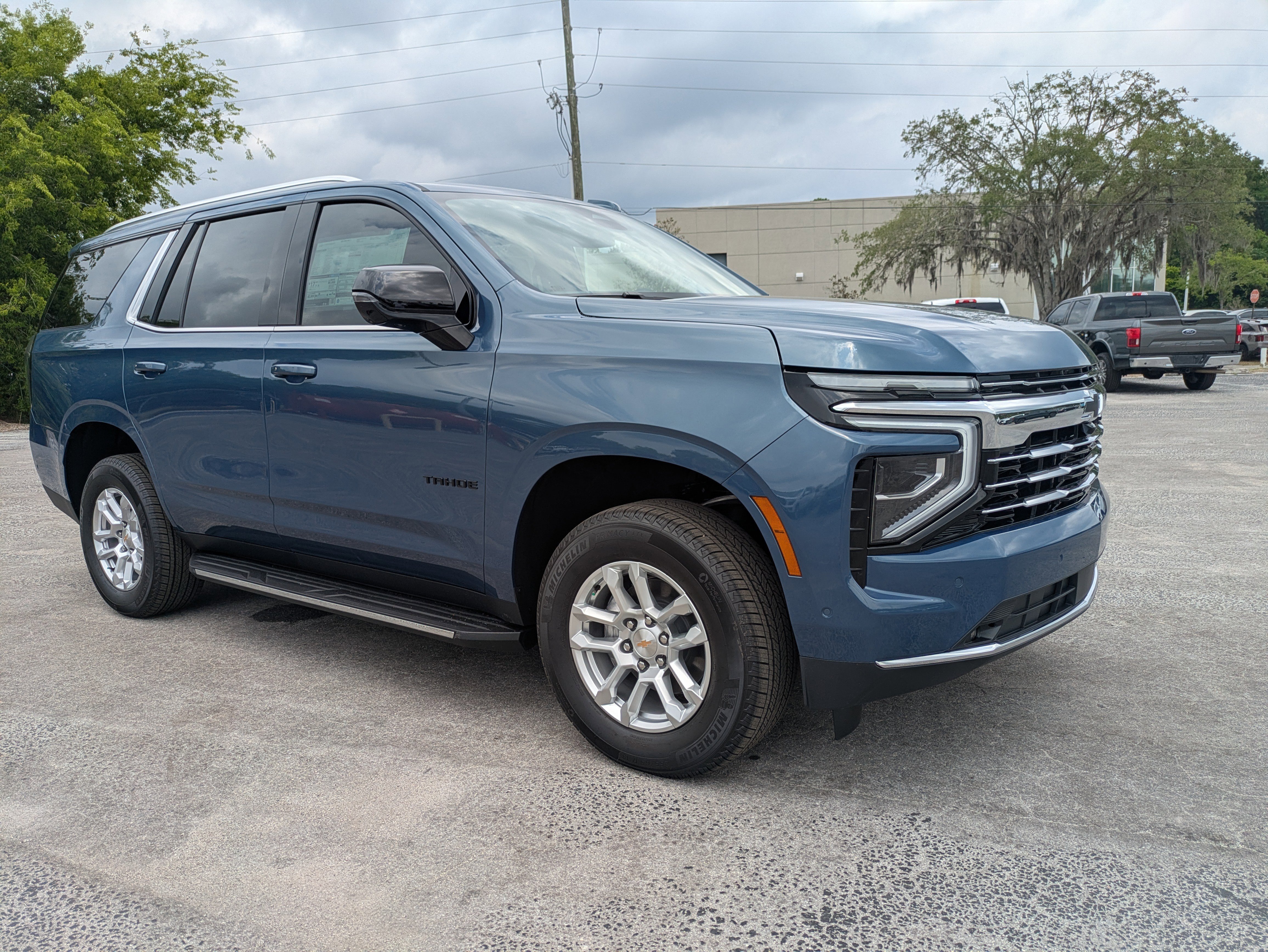 View vehicle photo 2