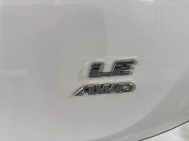Used 2017 White Toyota LE image 10