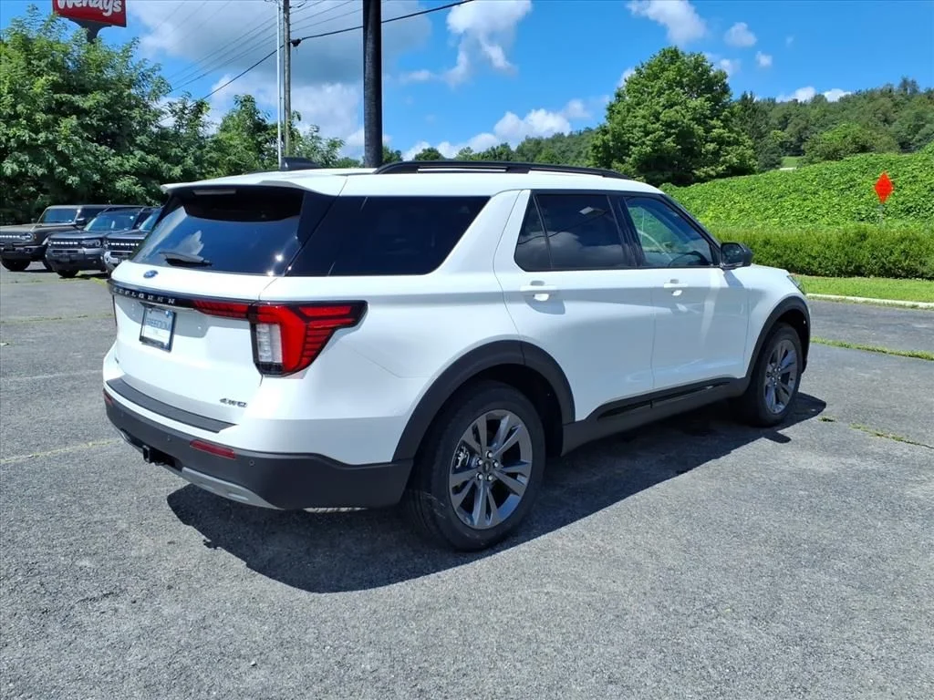New 2026 Star White Metallic Tri-Coat Ford Active image 13