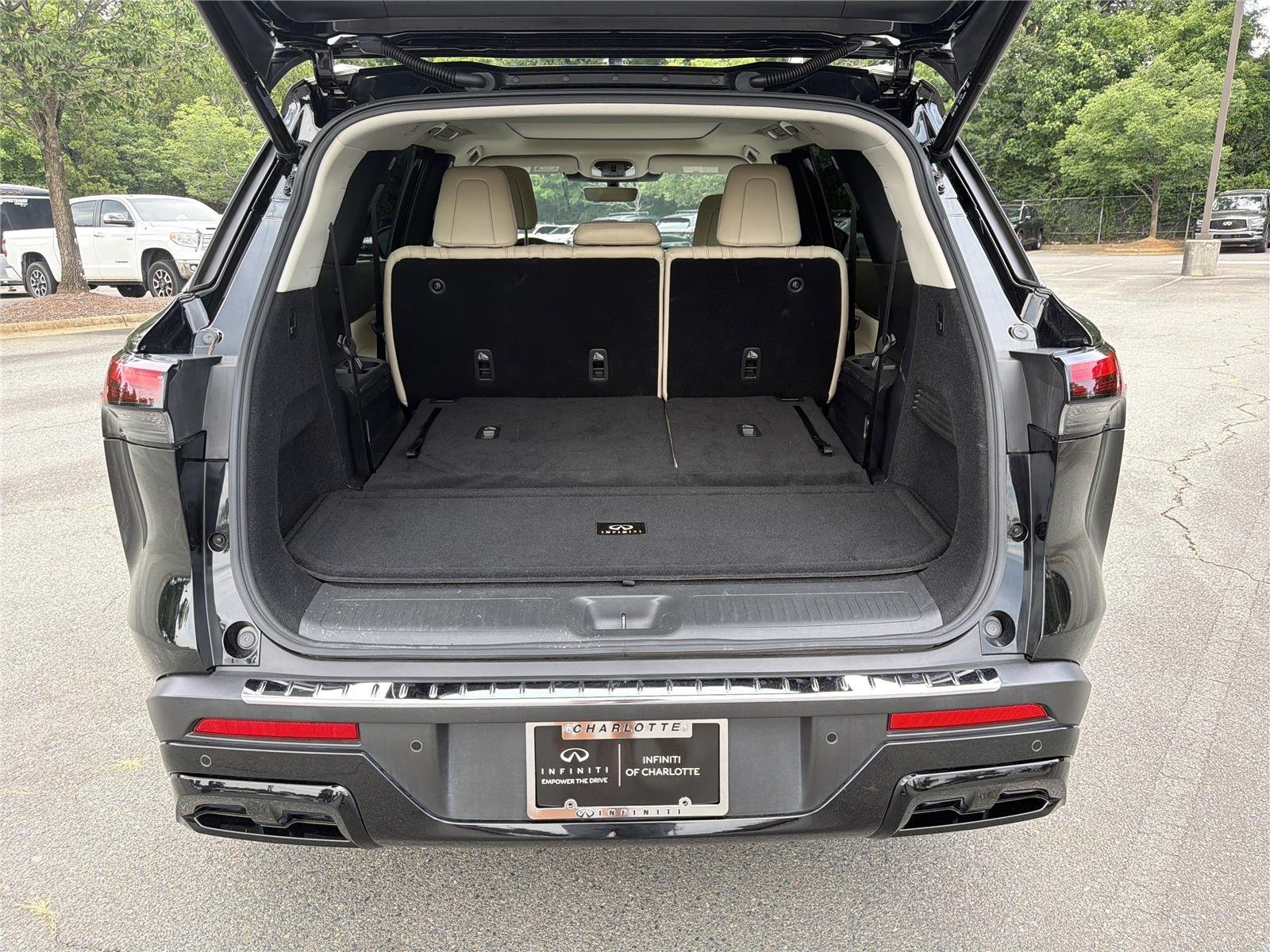Certified Used 2024 Mineral Black INFINITI LUXE image 29