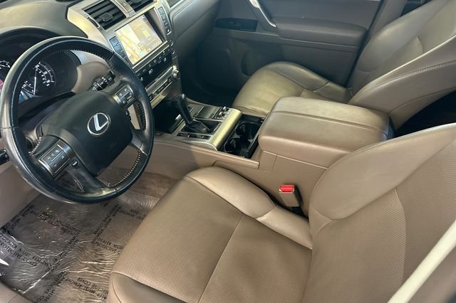 Used 2017  Lexus 460 image 11