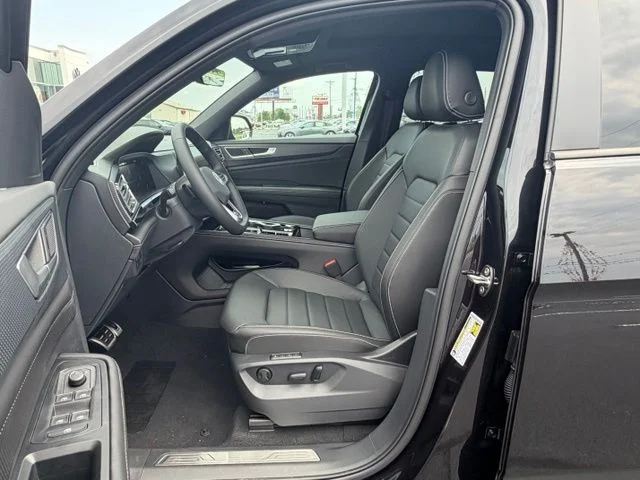 New 2026 Deep Black Pearl Volkswagen 2.0T SEL R-Line Black image 15