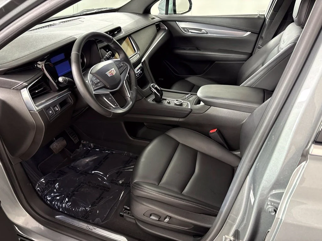 Used 2023 ARGENT SILVER METALLIC Cadillac FWD Luxury image 33