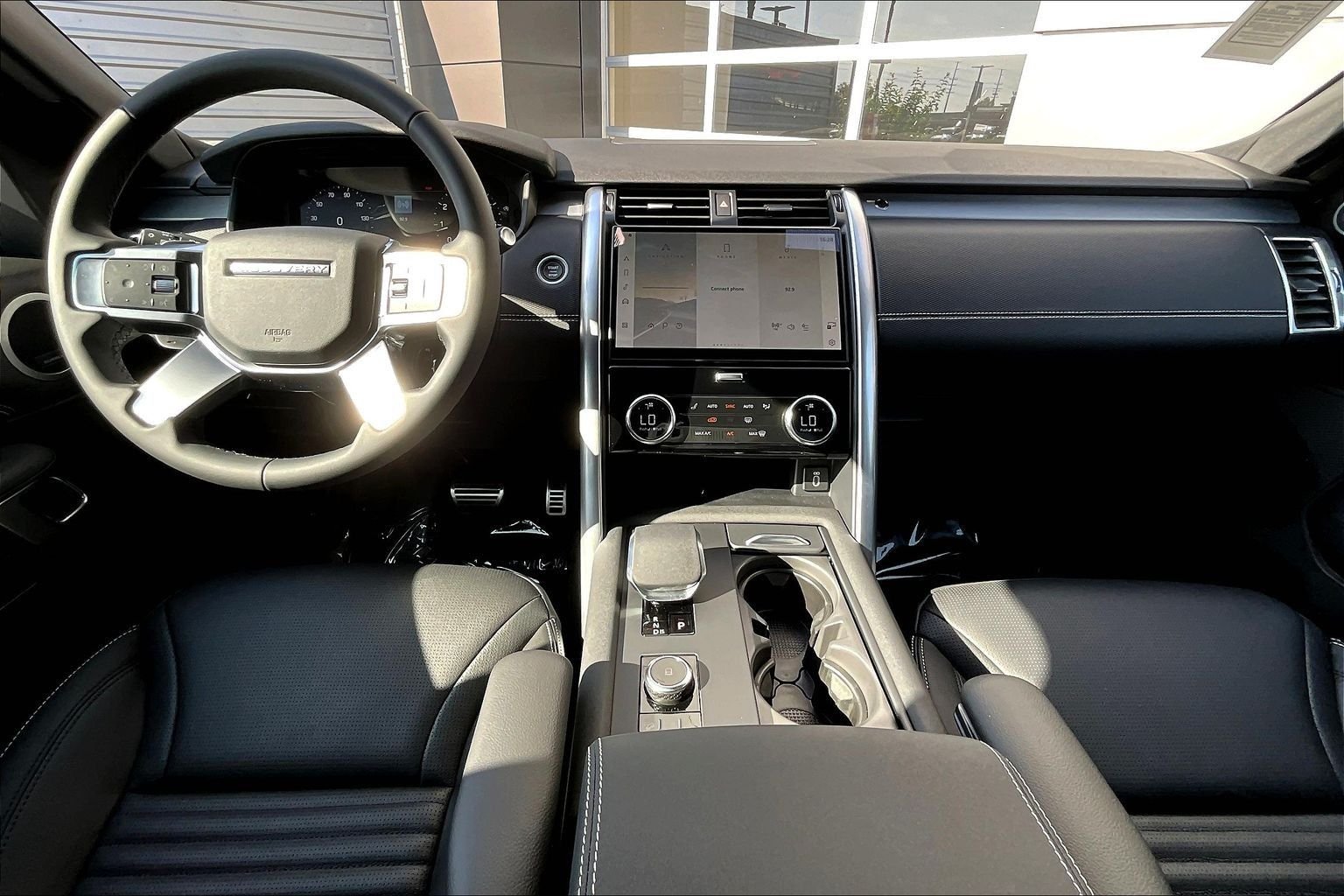 New 2026 Eiger Grey Land Rover Dynamic SE image 5