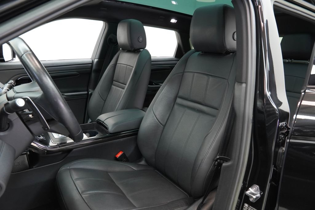 Used 2023 Black Land Rover R-Dynamic SE image 15