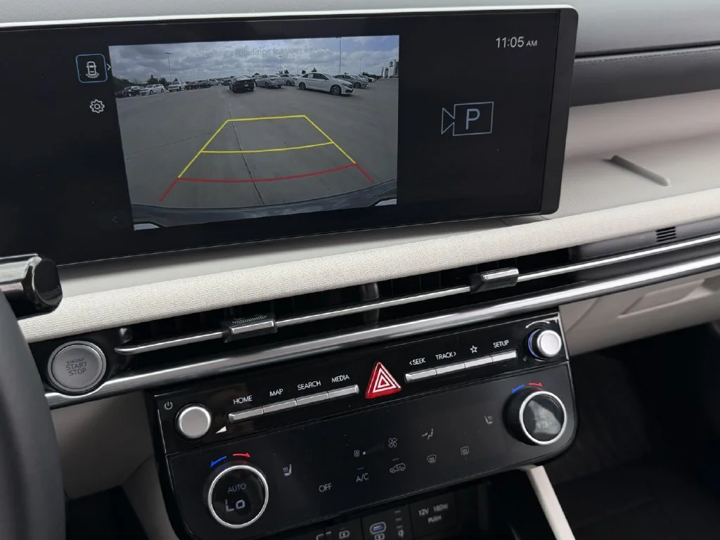 Used 2025 Gray Hyundai SEL Convenience image 17