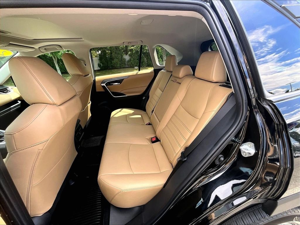 Used 2022 Black Toyota XLE Premium image 15