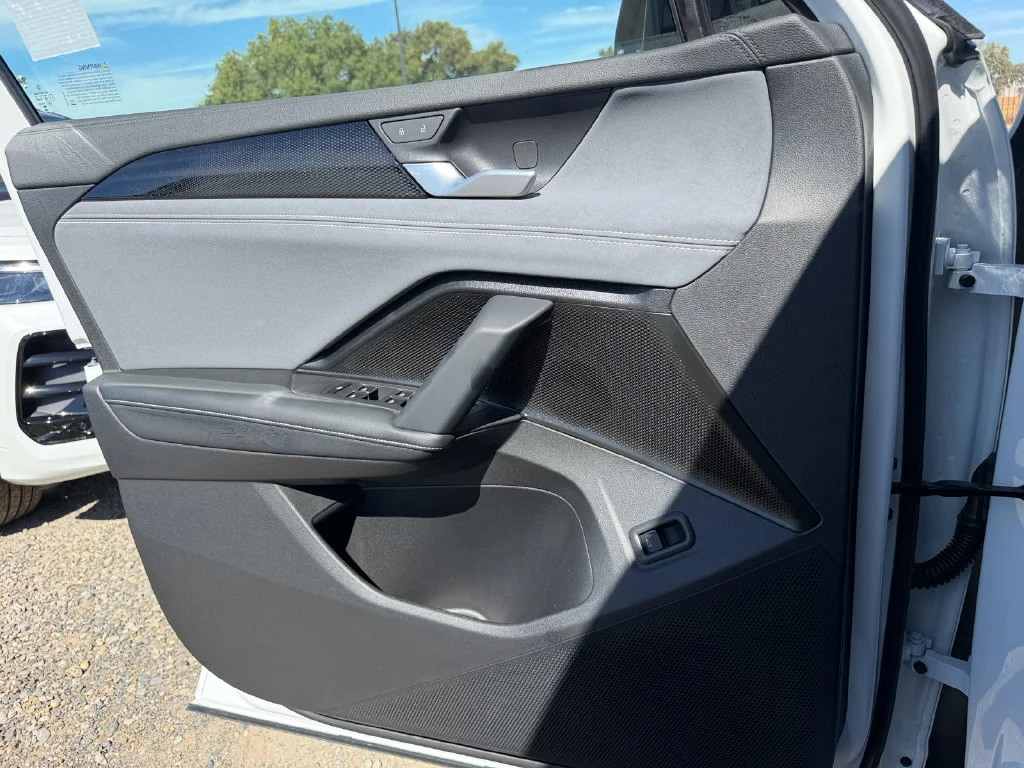New 2026 Opal White w/Deep Black Roof Volkswagen SE R-Line Black image 14