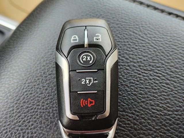 Used 2015 White Ford Lariat image 33