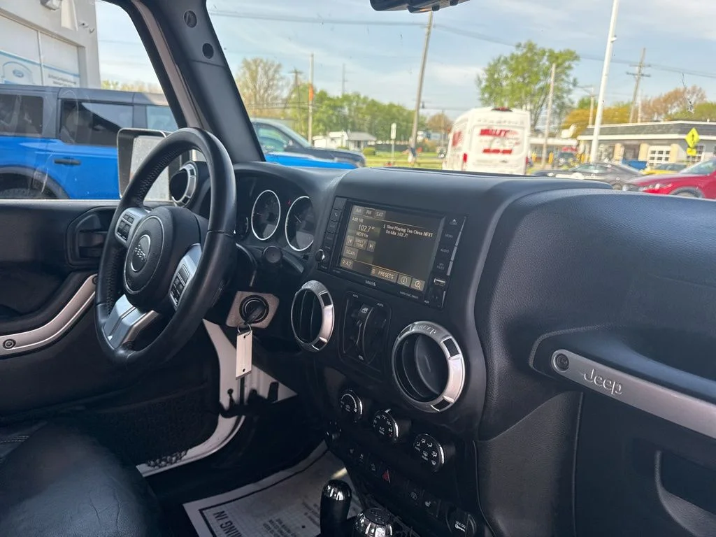 Used 2016 White Jeep Unlimited Rubicon image 32