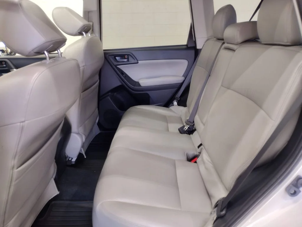 Used 2015 White Subaru 2.5i Premium image 31