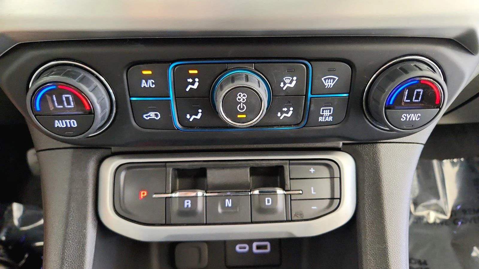 Used 2022 Summit White GMC SLE image 22