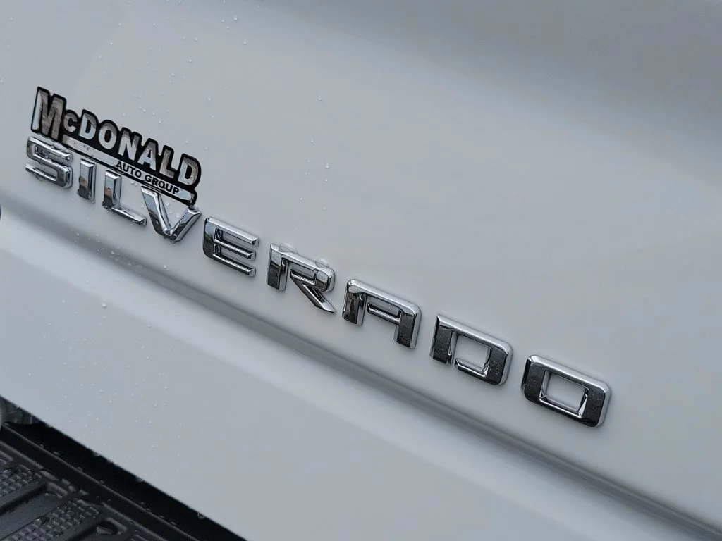 New 2026 Summit White Chevrolet RST image 34