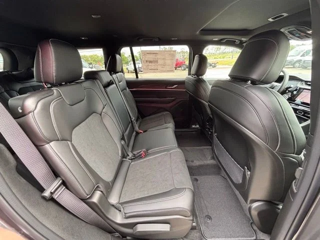 New 2026 Baltic Gray Metallic Clear-Coat Exterior Paint Jeep Altitude image 9