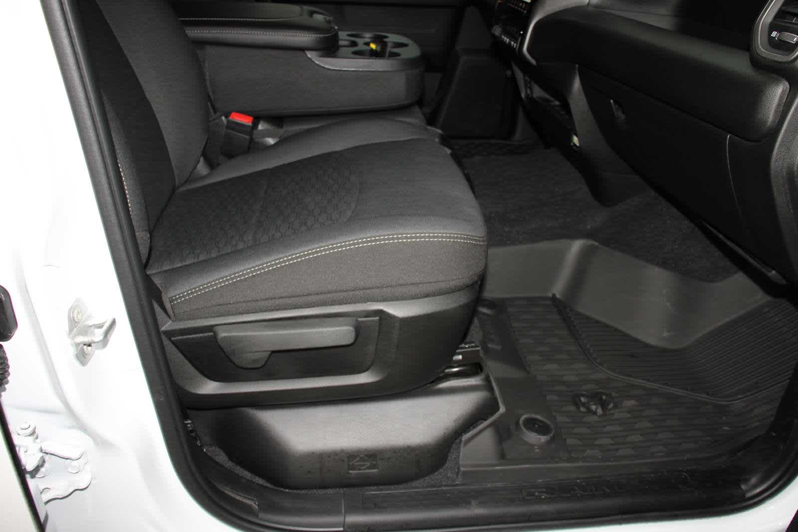 2025 RAM 3500 Tradesman - Photo 40