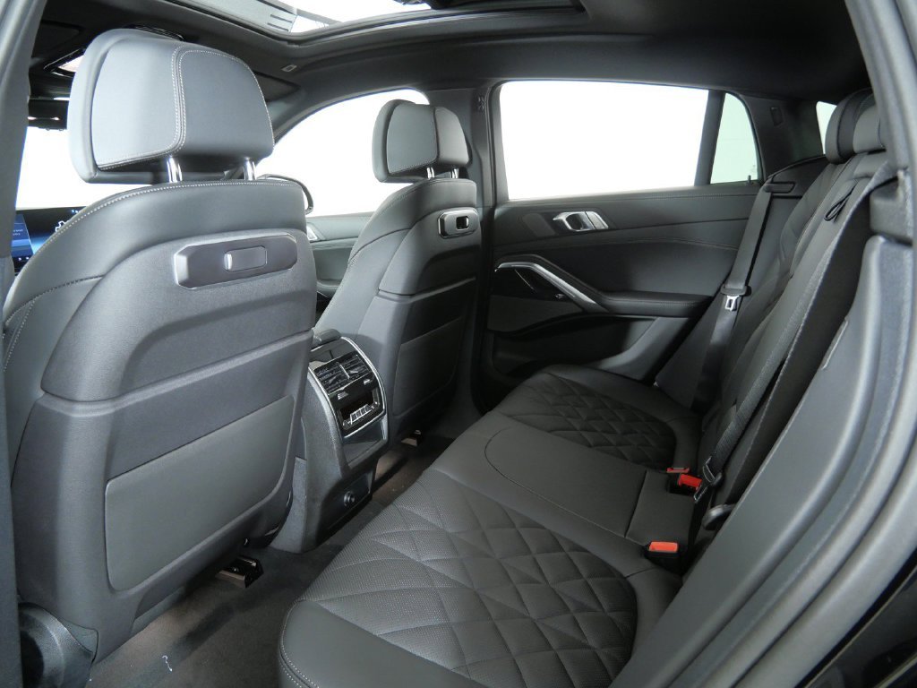 New 2027 Black Sapphire Metallic BMW xDrive40i image 31
