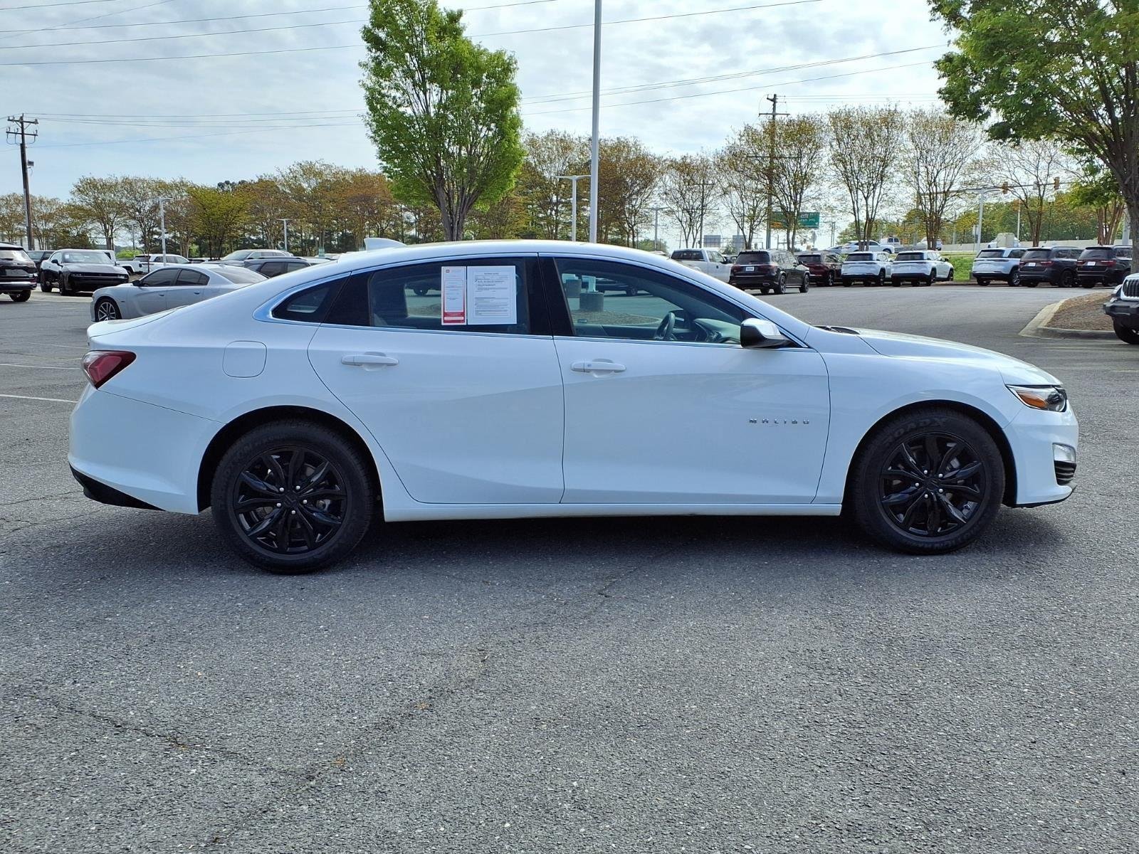 Used 2022 Summit White Chevrolet LT image 10