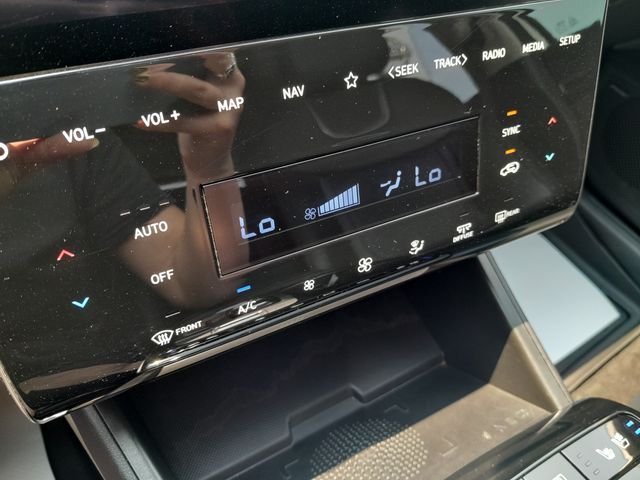 Used 2022 Silver Hyundai Limited image 24