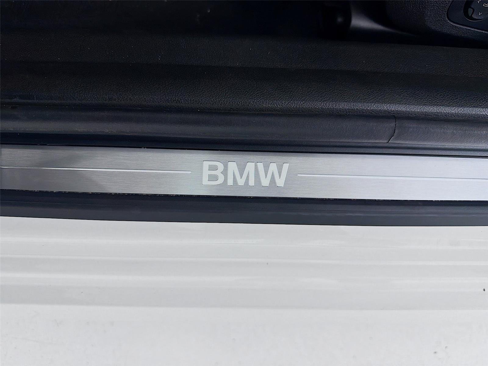 Used 2024 Alpine White BMW 330i image 9