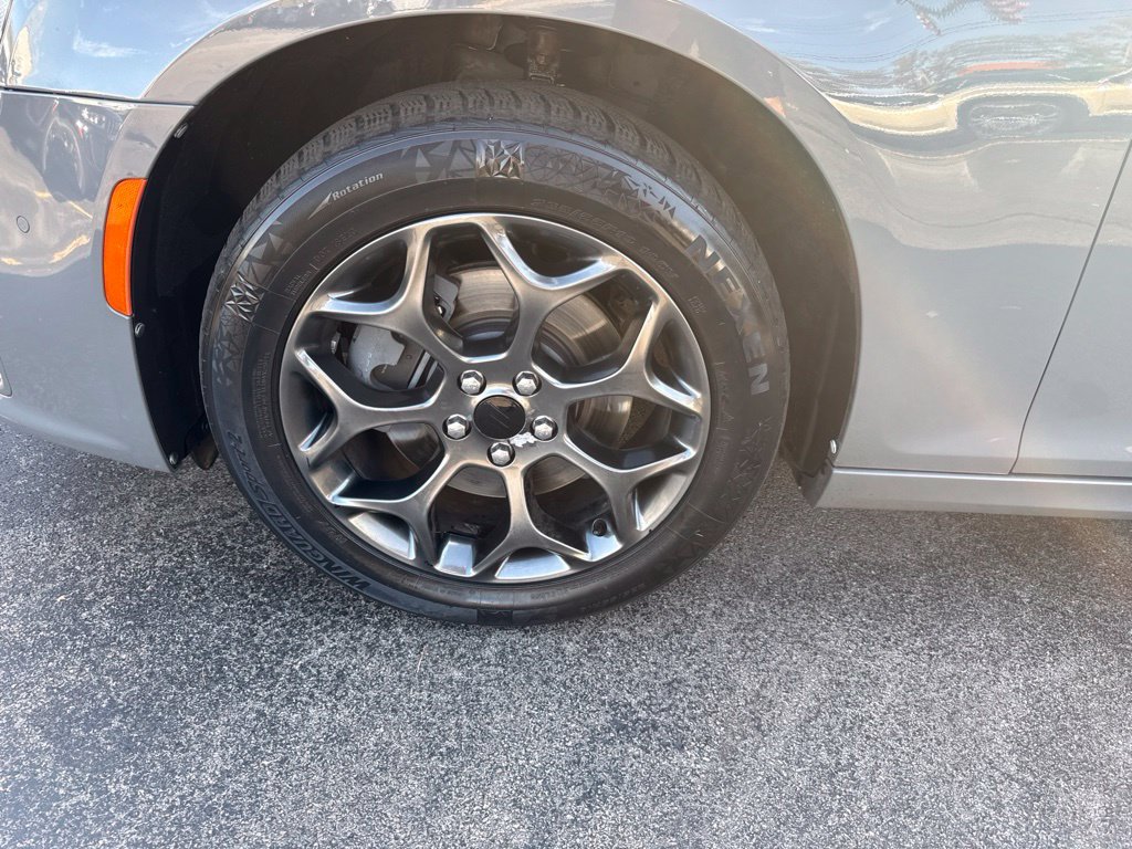 Used 2017 White Chrysler S image 11