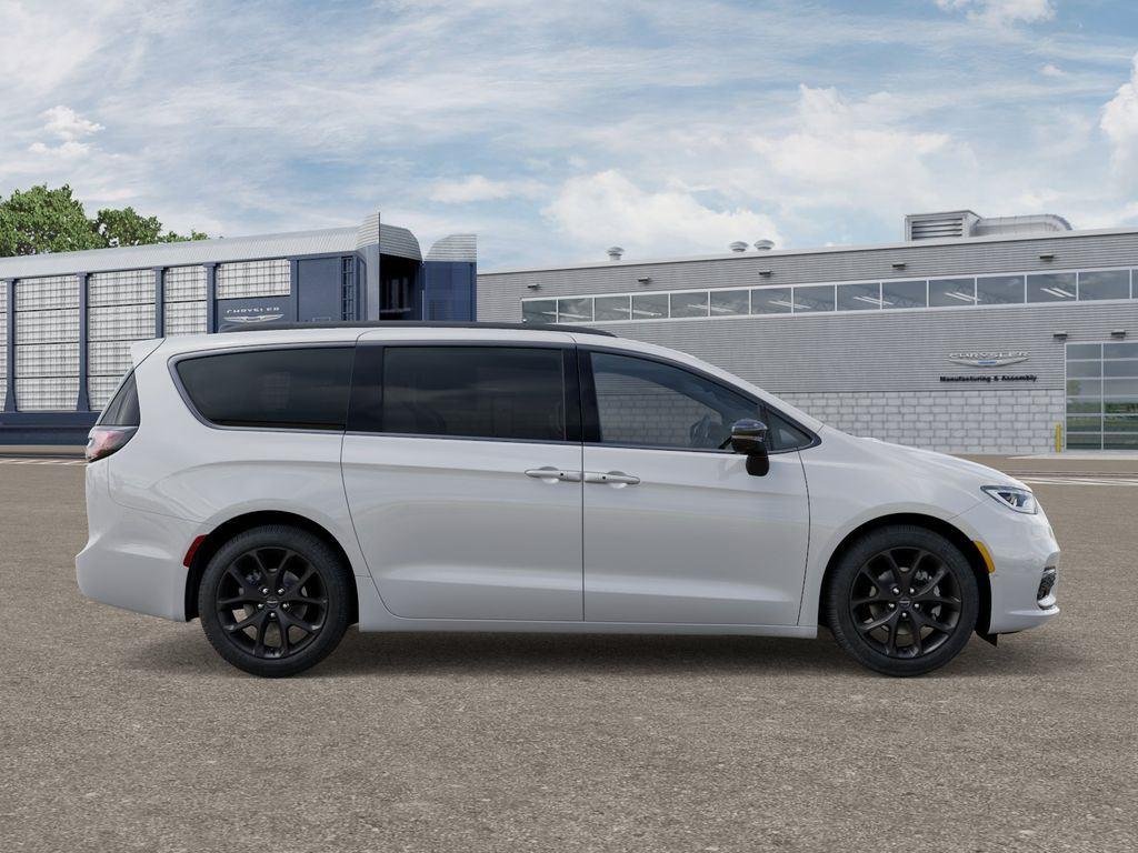New 2026 Bright White Clear-Coat Exterior Paint Chrysler Select image 23