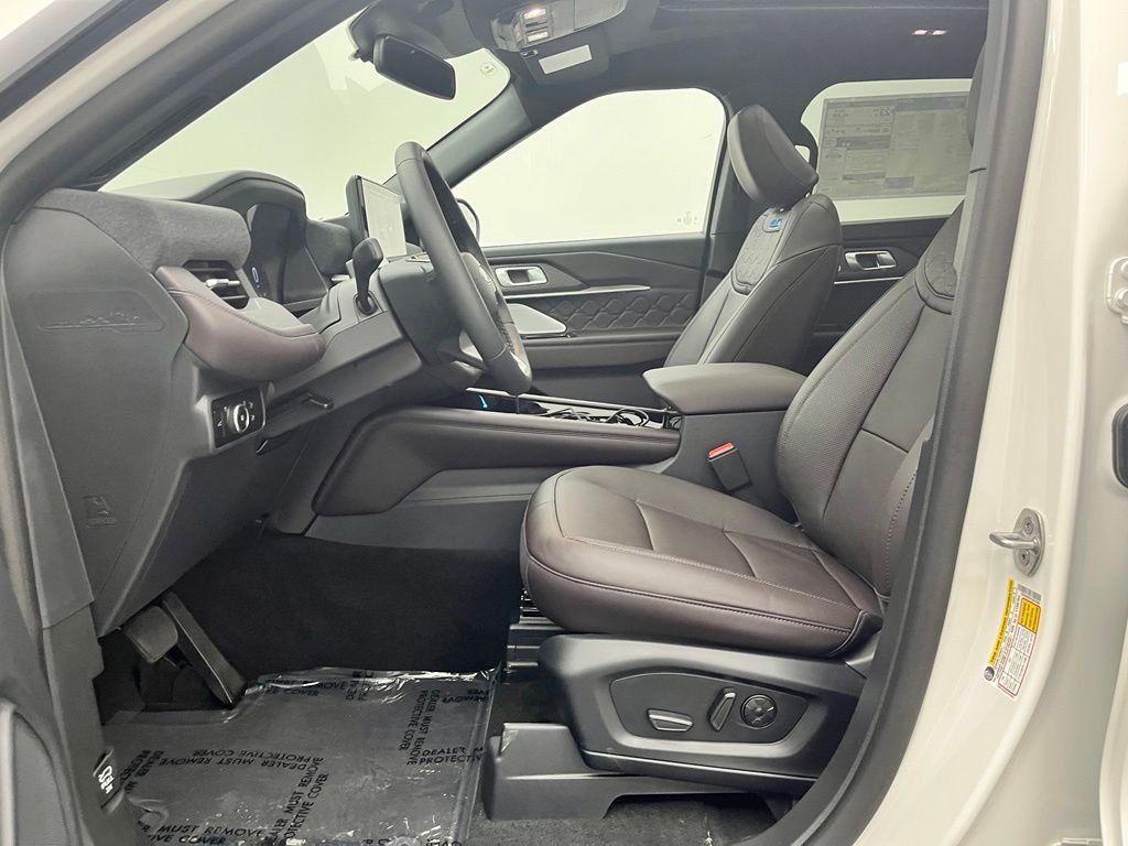 New 2026 White Ford Platinum image 21