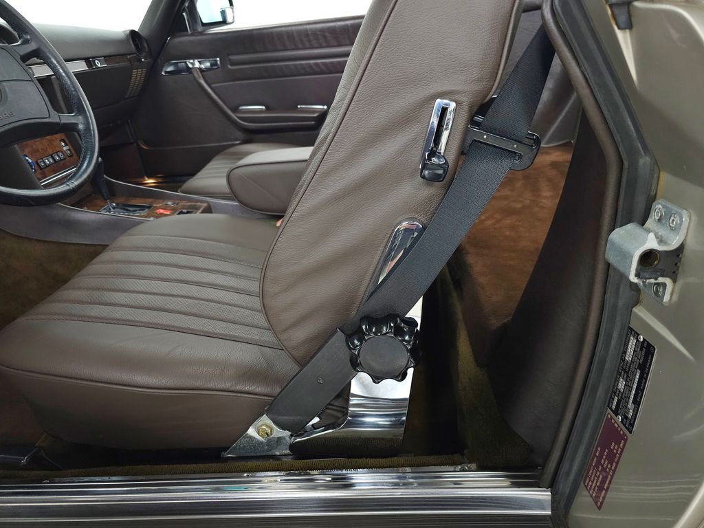 Used 1987 Gold Mercedes-Benz 560 SL image 51