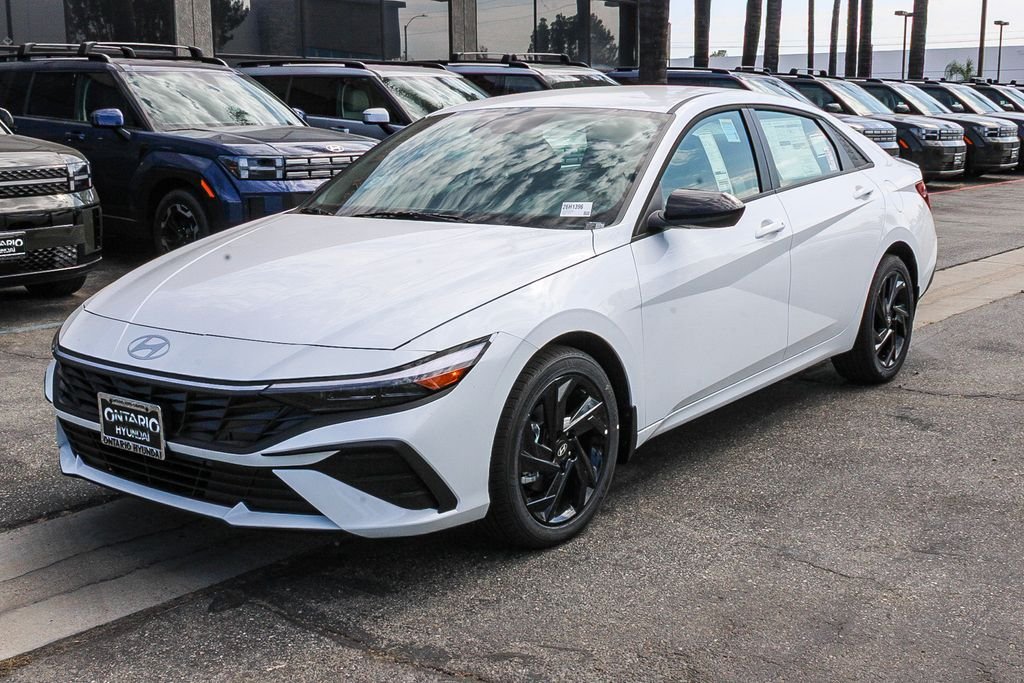 New 2026 White Hyundai SEL Sport image 4