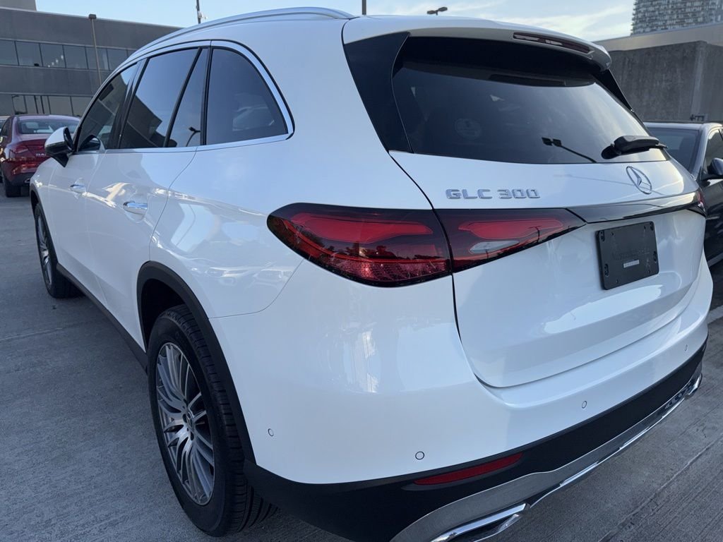 Used 2026 Polar White Mercedes-Benz GLC 300 image 4