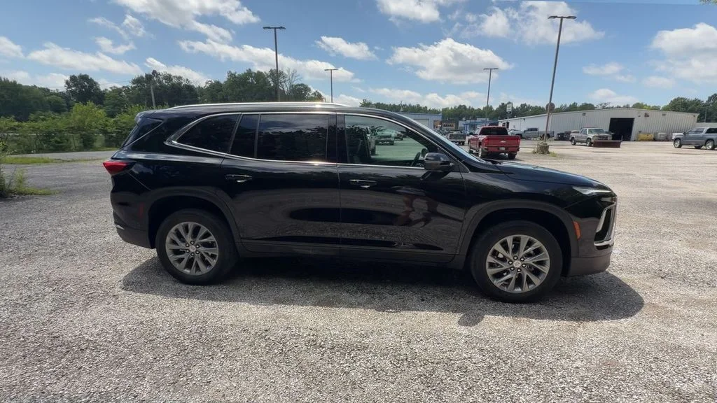 Used 2025 Black Buick Preferred image 9