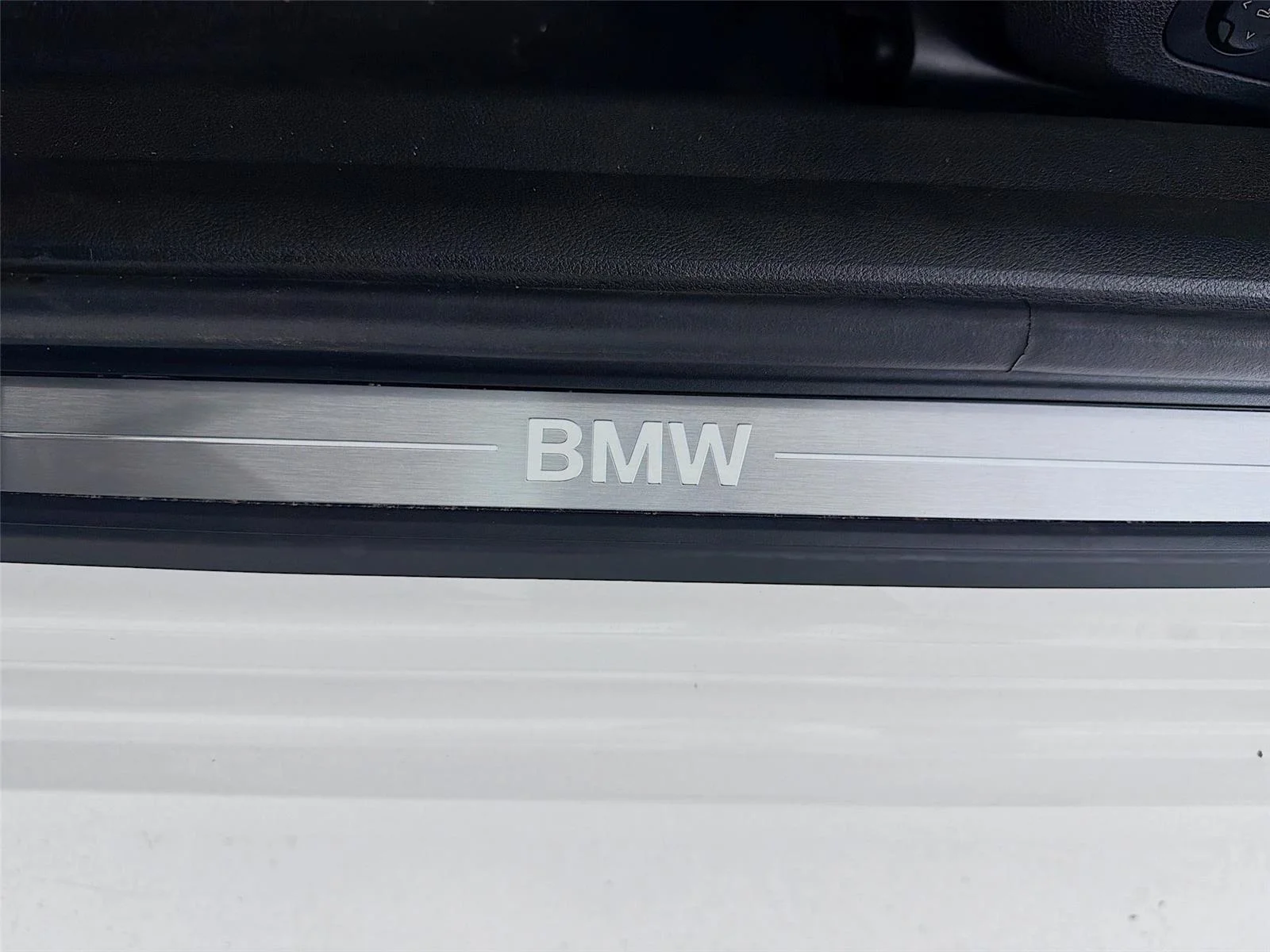 Used 2024 Alpine White BMW 330i image 9