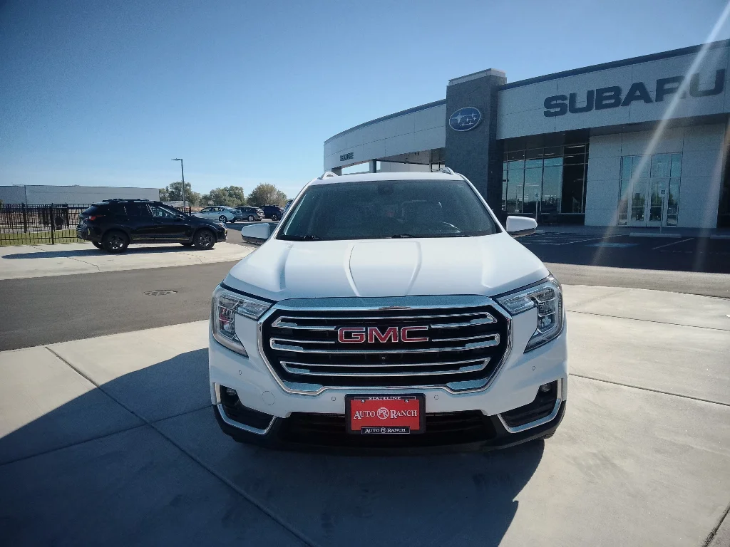 Used 2023 Summit White GMC SLT image 8