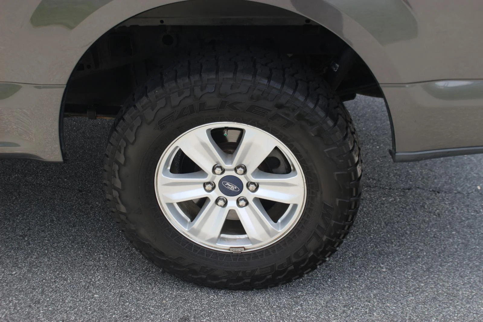 Used 2018 Grey Ford XL image 35