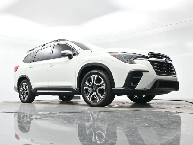 Used 2023 Crystal White Pea Subaru Limited image 27