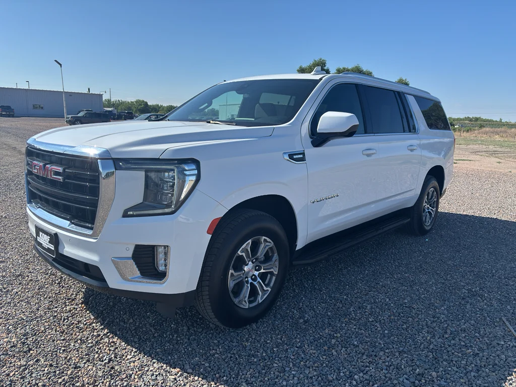 Used 2021 Summit White GMC SLE image 1